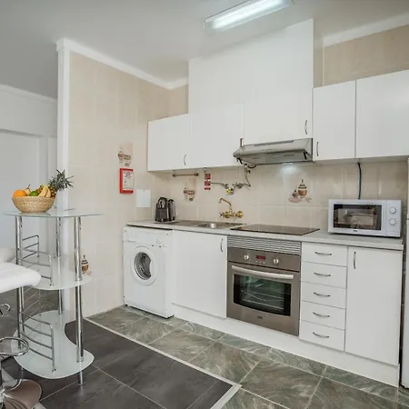 Host Wise - Charming And Cozy Flat With Balcony * Portimão